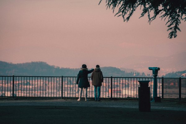 Quelles sont les meilleures pratiques pour camper en bord de mer avec risque de tsunami?